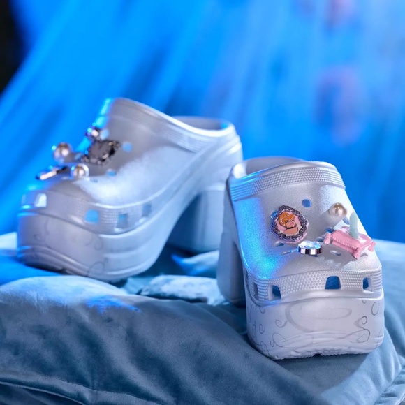 Disney x Crocs Cinderella Anniversary Platform Clogs Size 8 Women's - Picture 1 of 14